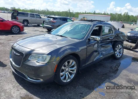 2017 Chrysler 300C z USA, uszkodzony, nr VIN 2C3CCAEG2HH586809